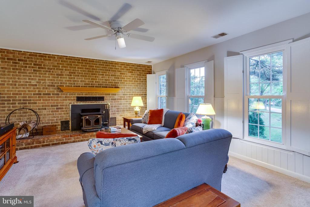 5421 HUCKLEBERRY LANE
