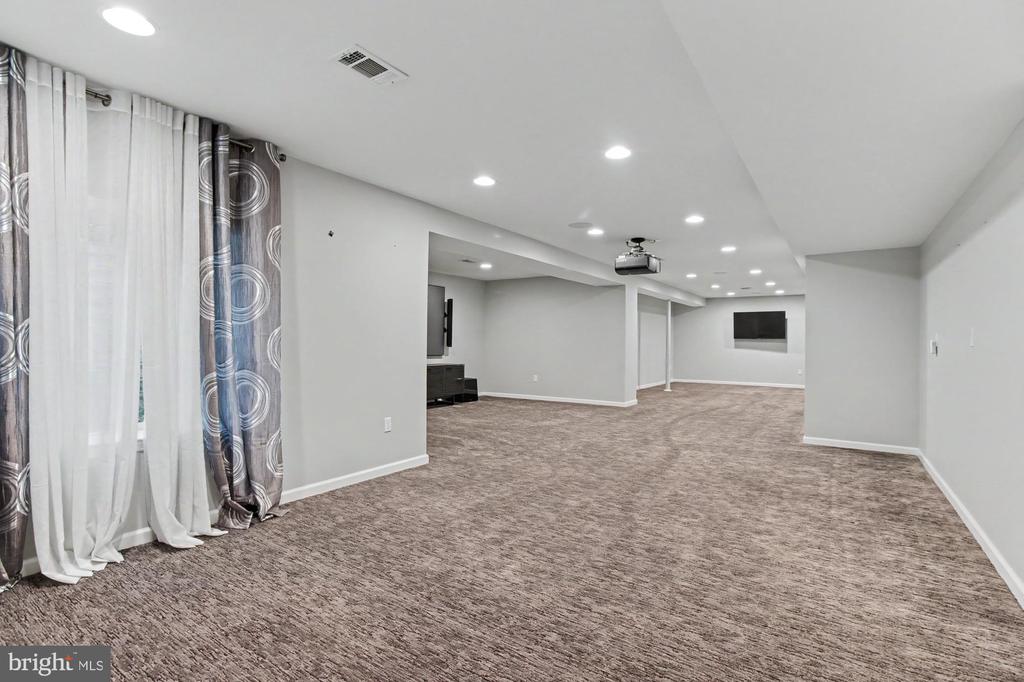 306 LOGANWOOD COURT
