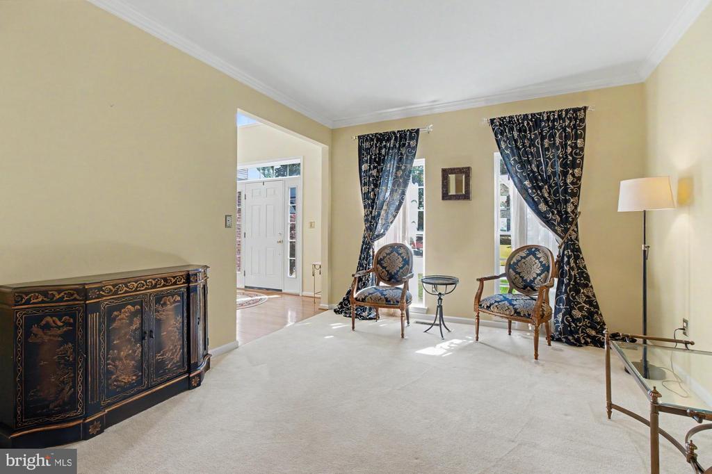 306 LOGANWOOD COURT
