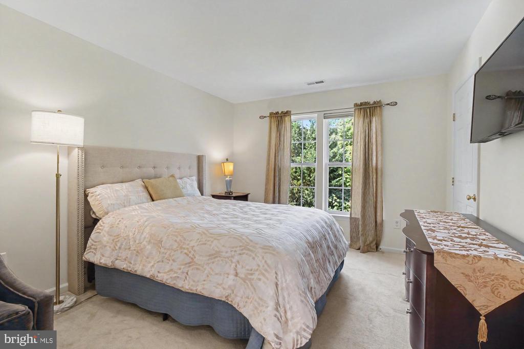 306 LOGANWOOD COURT