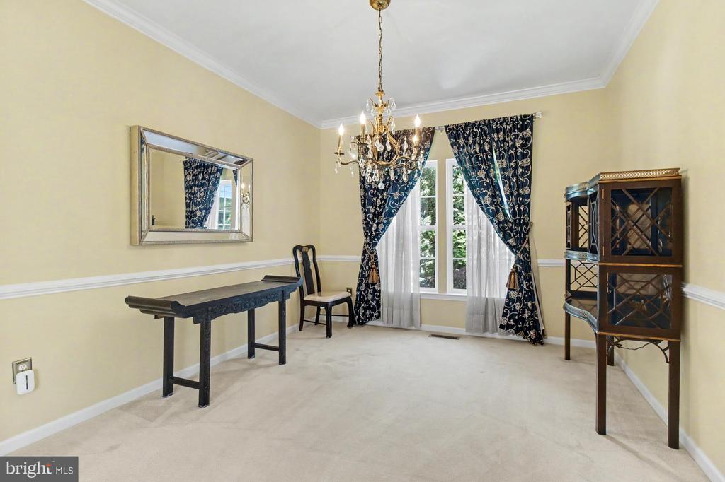 306 LOGANWOOD COURT