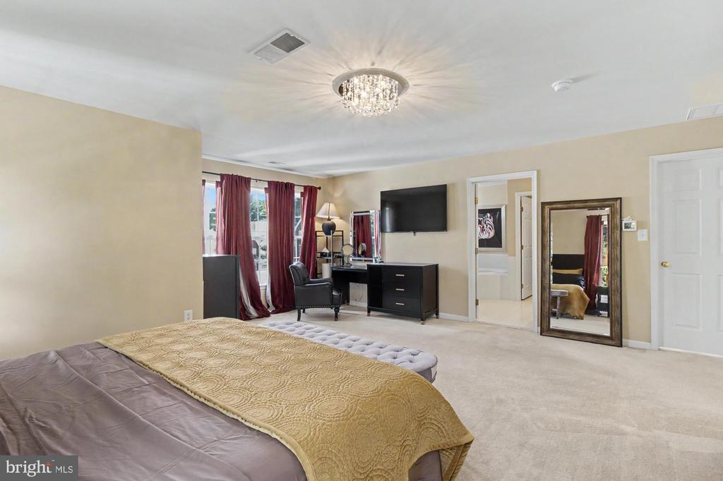 306 LOGANWOOD COURT