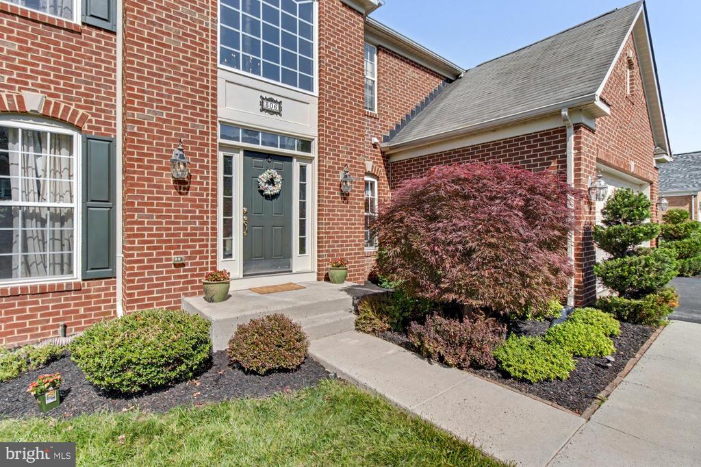 306 LOGANWOOD COURT