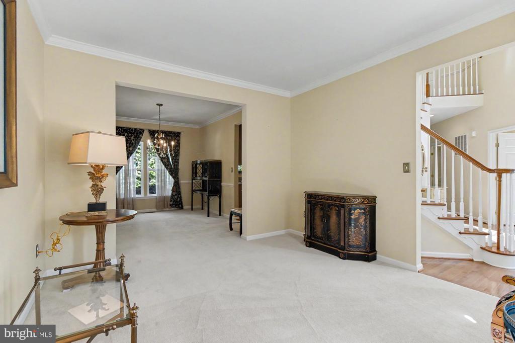 306 LOGANWOOD COURT