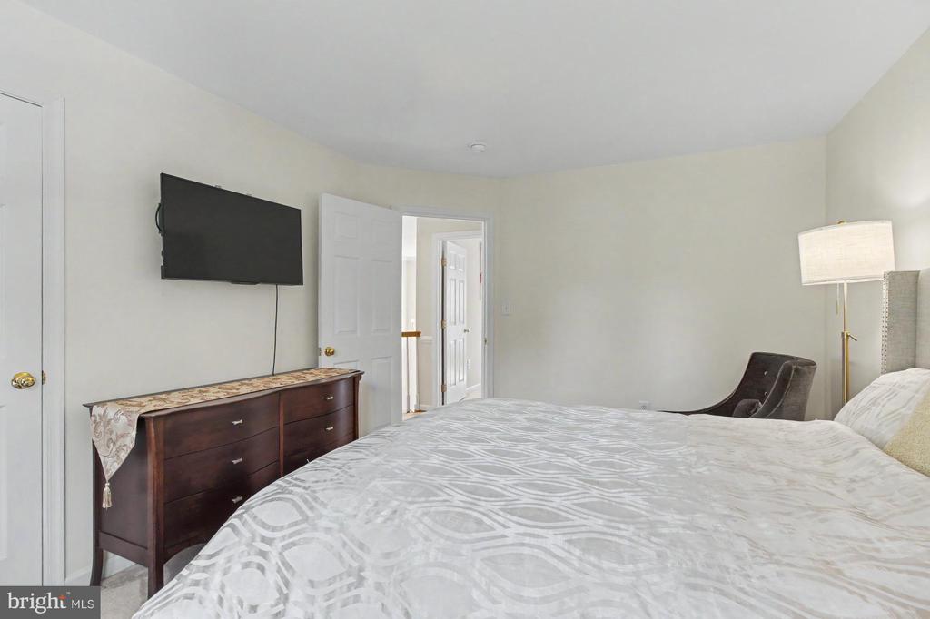 306 LOGANWOOD COURT