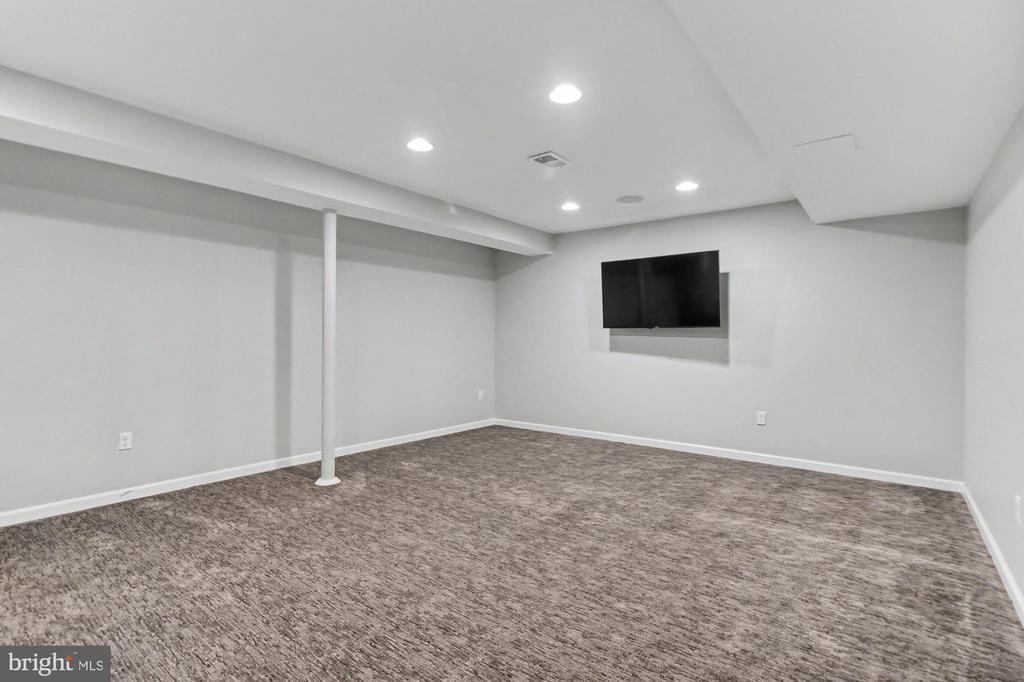 306 LOGANWOOD COURT