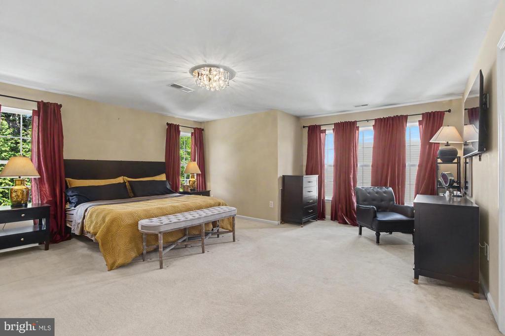 306 LOGANWOOD COURT