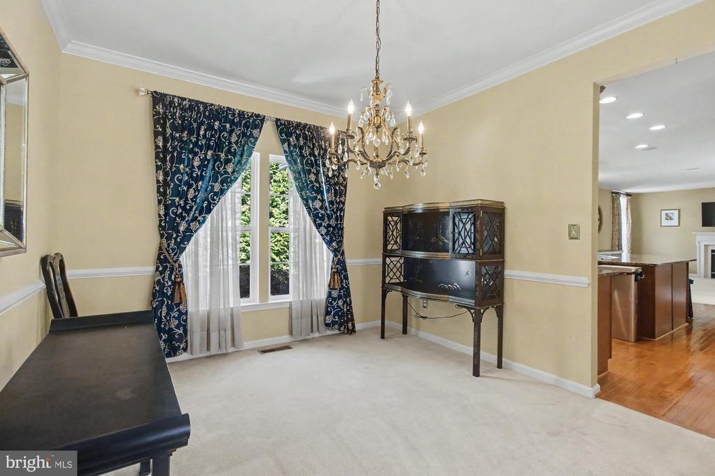 306 LOGANWOOD COURT