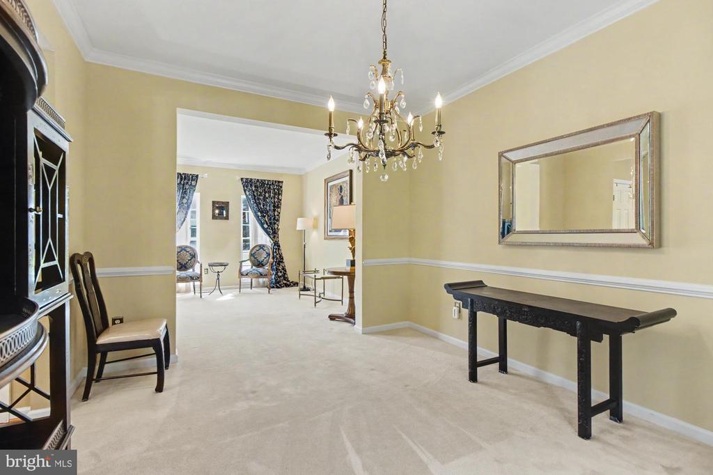 306 LOGANWOOD COURT