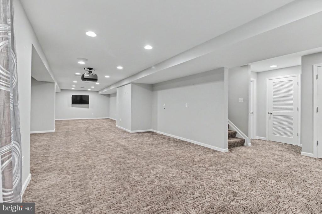 306 LOGANWOOD COURT