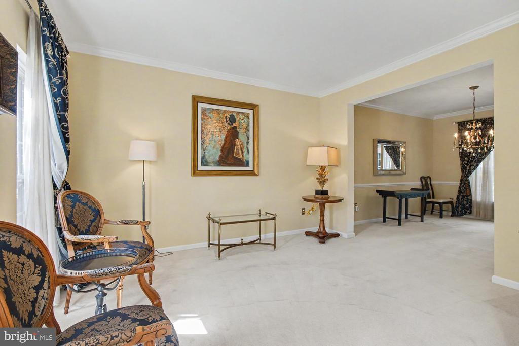 306 LOGANWOOD COURT