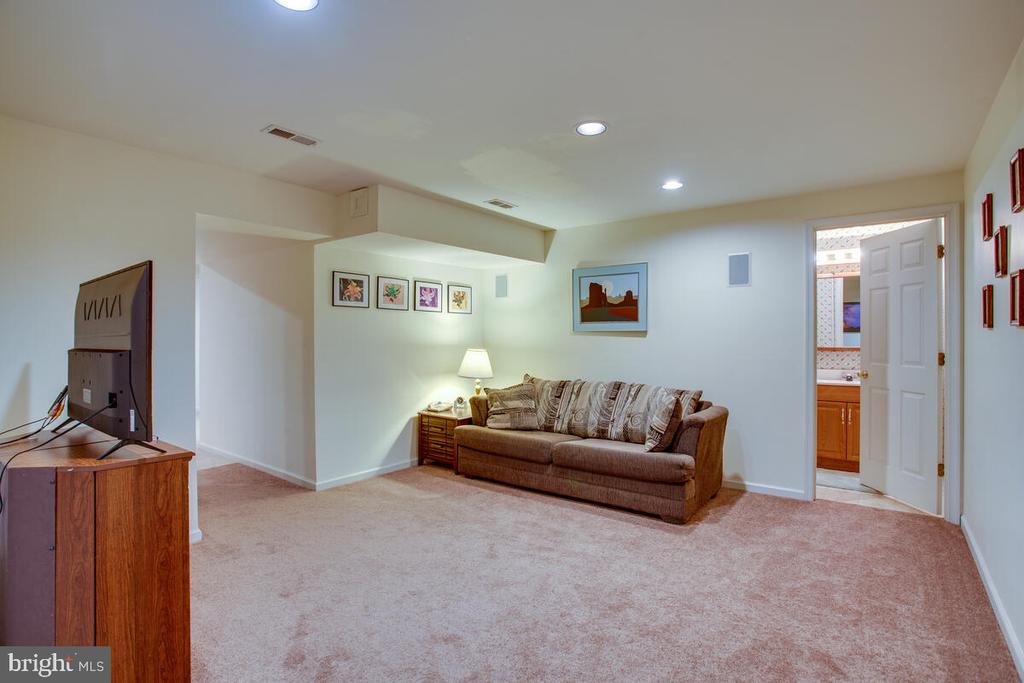 9625 LARCHMEDE COURT