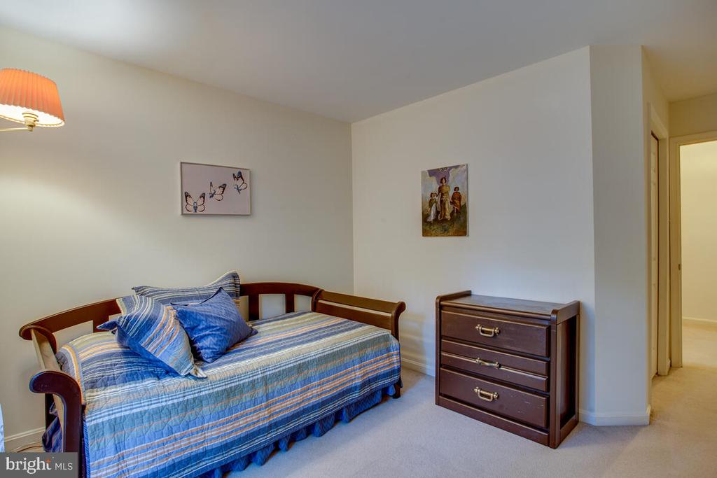 9625 LARCHMEDE COURT