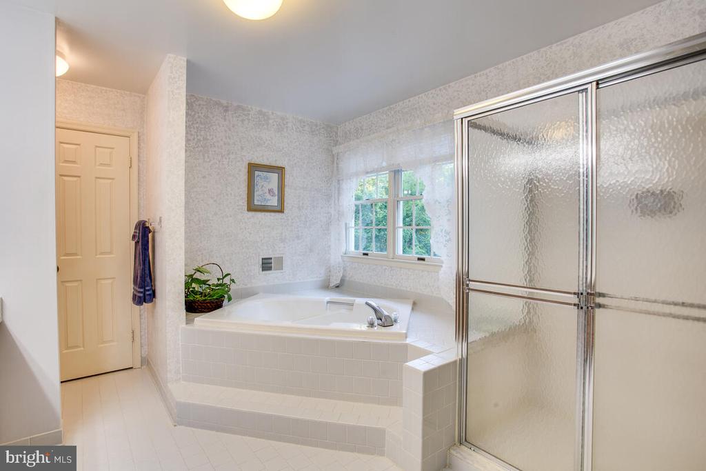 9625 LARCHMEDE COURT