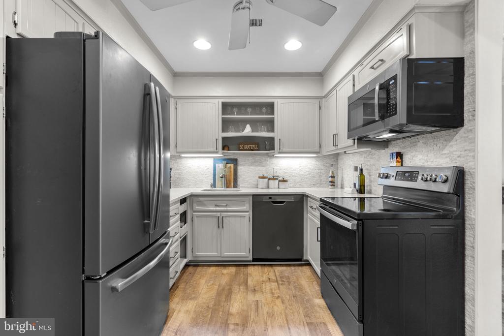 10077 WINDSTREAM DRIVE Unit: 4
