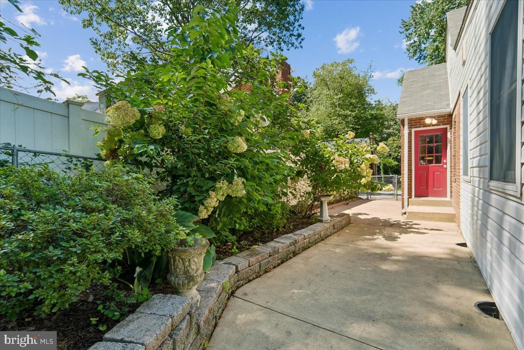 115 EASTMOOR DRIVE
