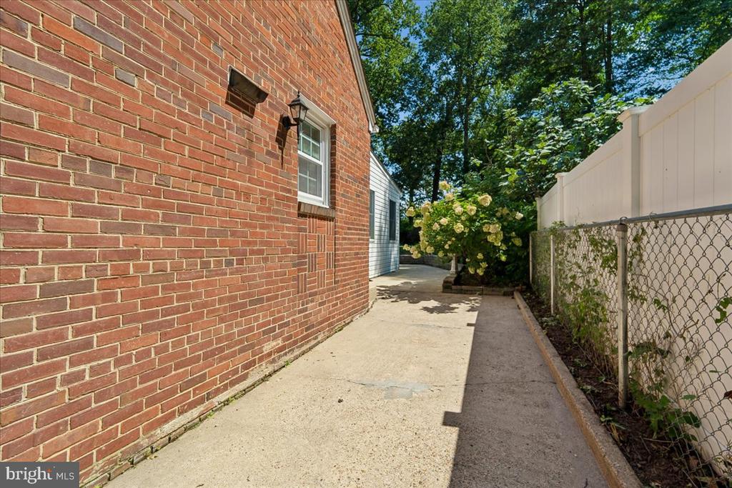 115 EASTMOOR DRIVE
