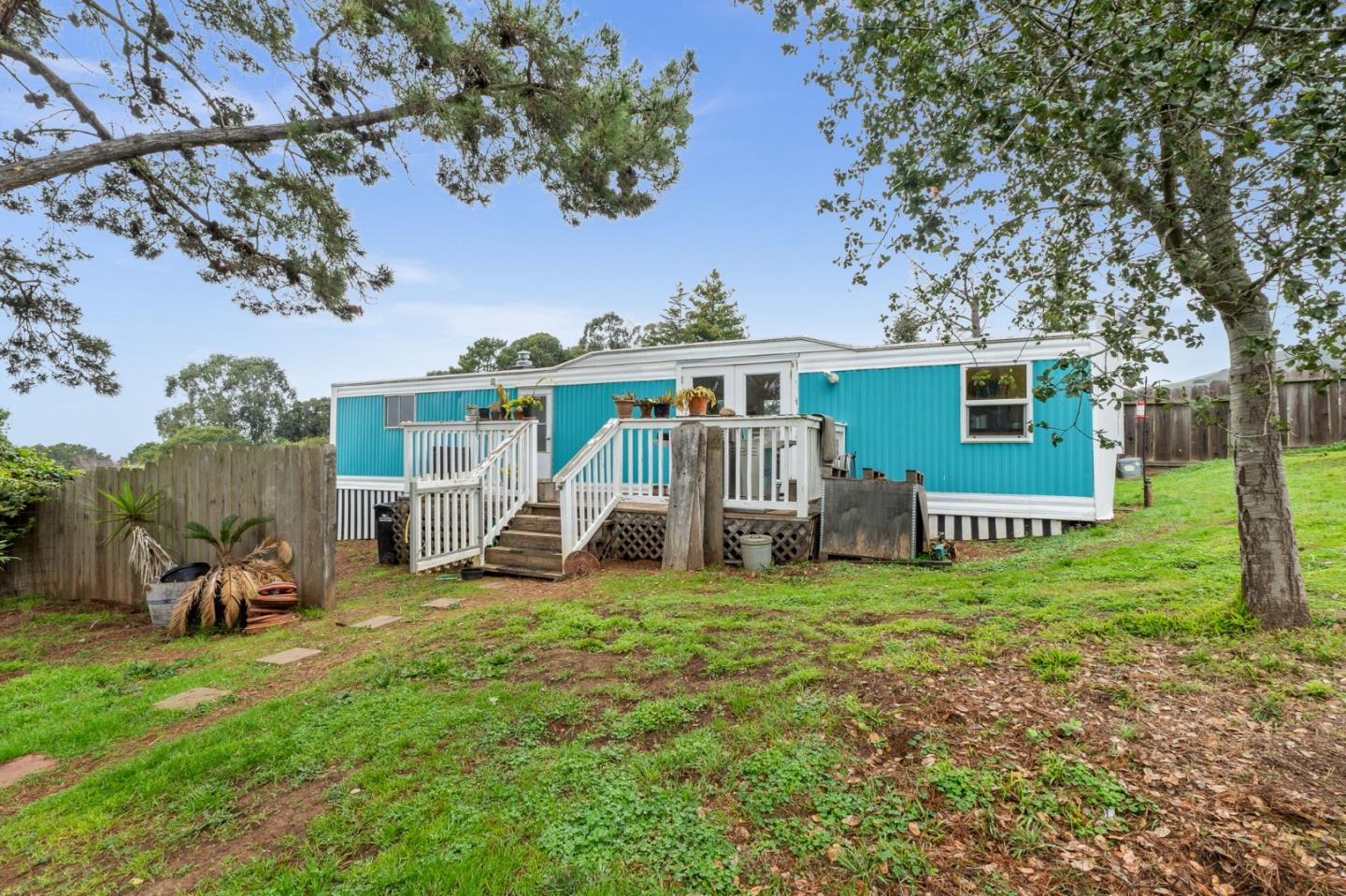 648 Farasi Lane