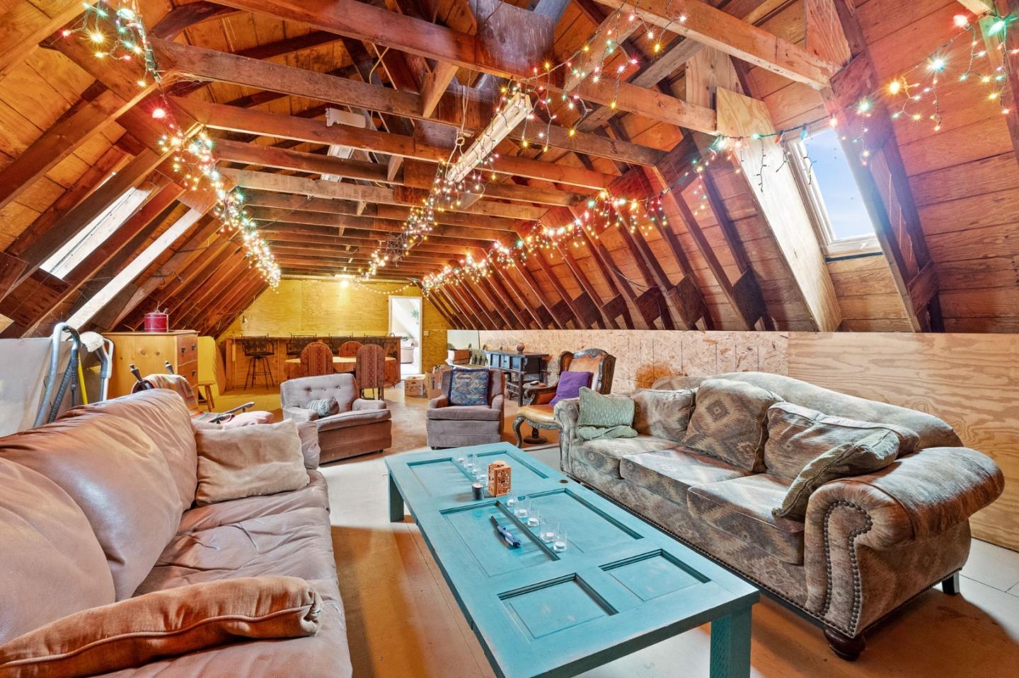 648 Farasi Lane