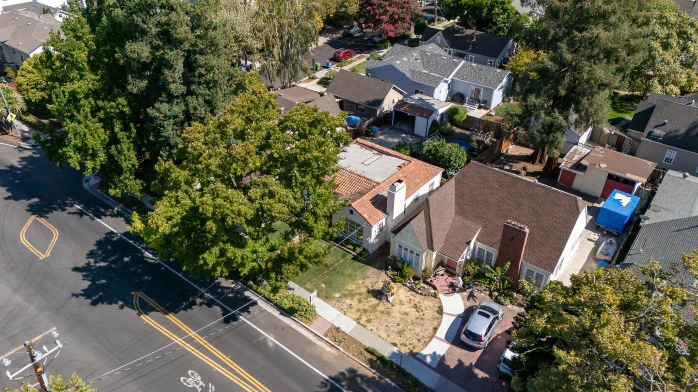 910 Pine Avenue
