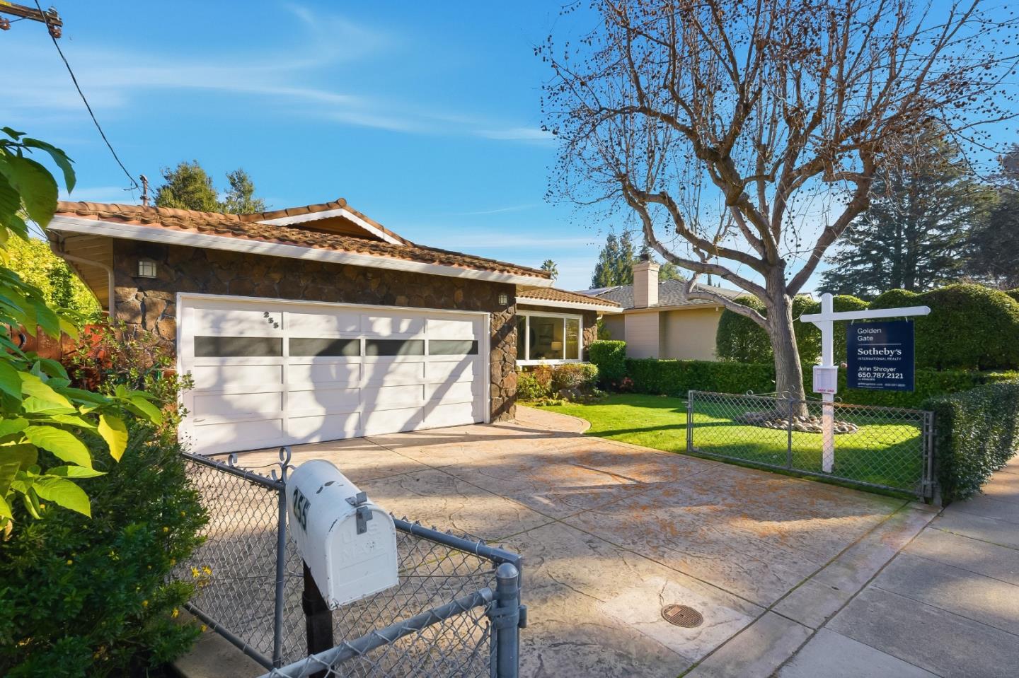 255 East Oakwood Boulevard