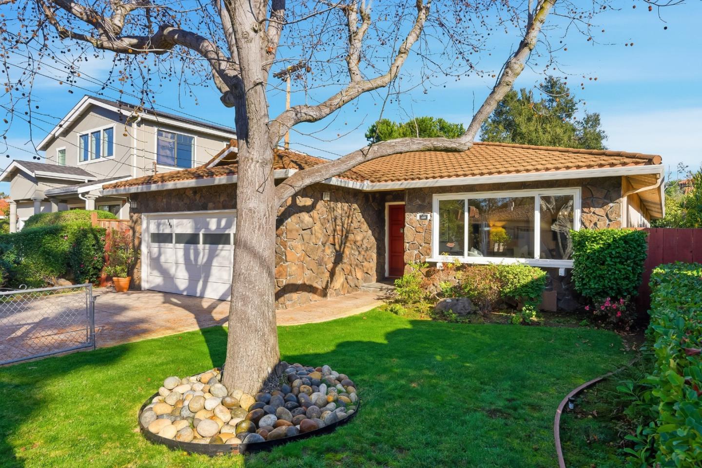 255 East Oakwood Boulevard