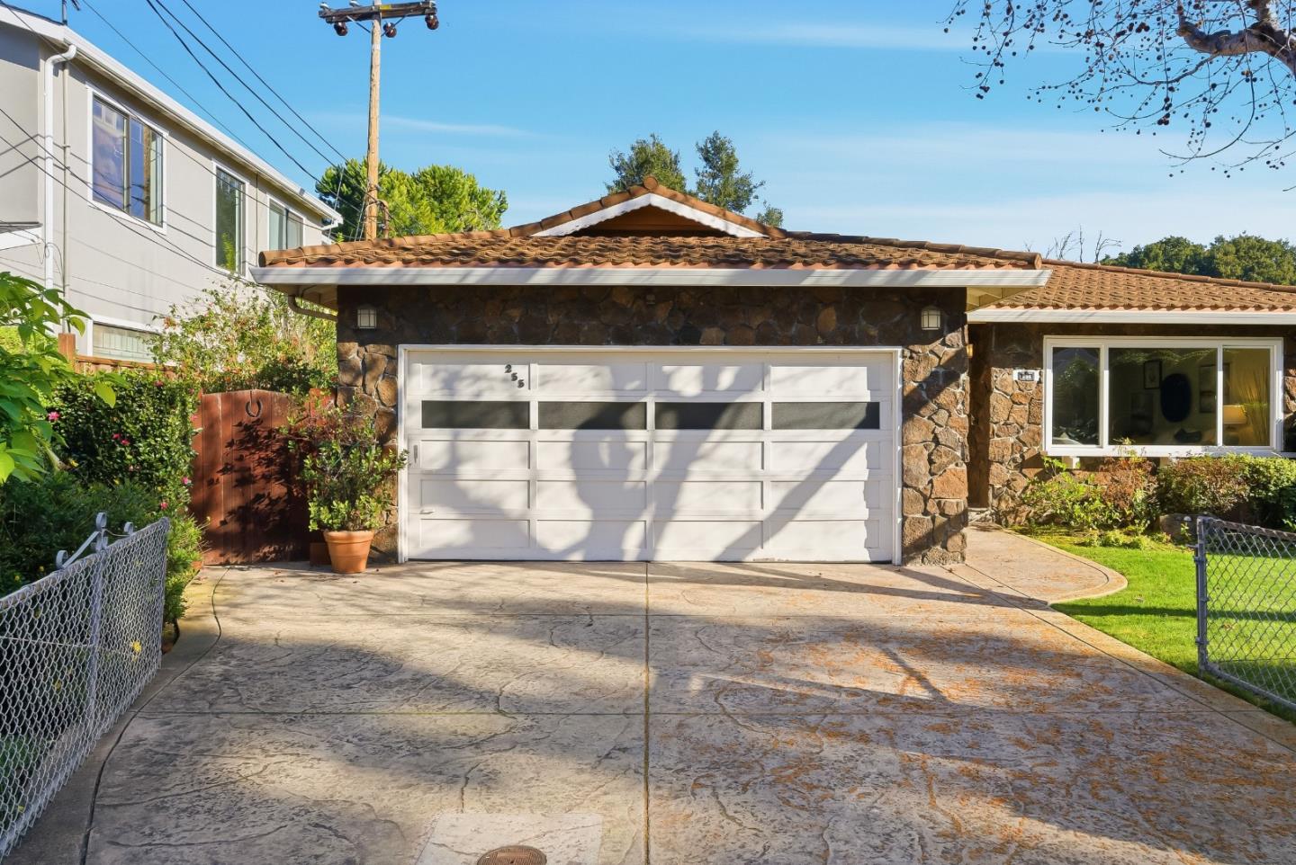 255 East Oakwood Boulevard