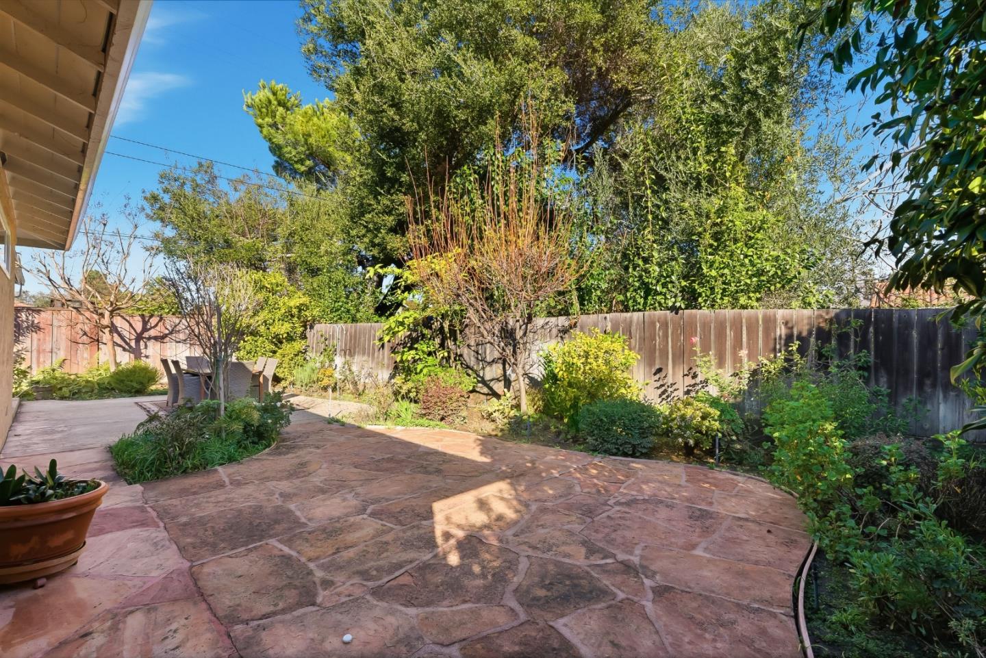 255 East Oakwood Boulevard