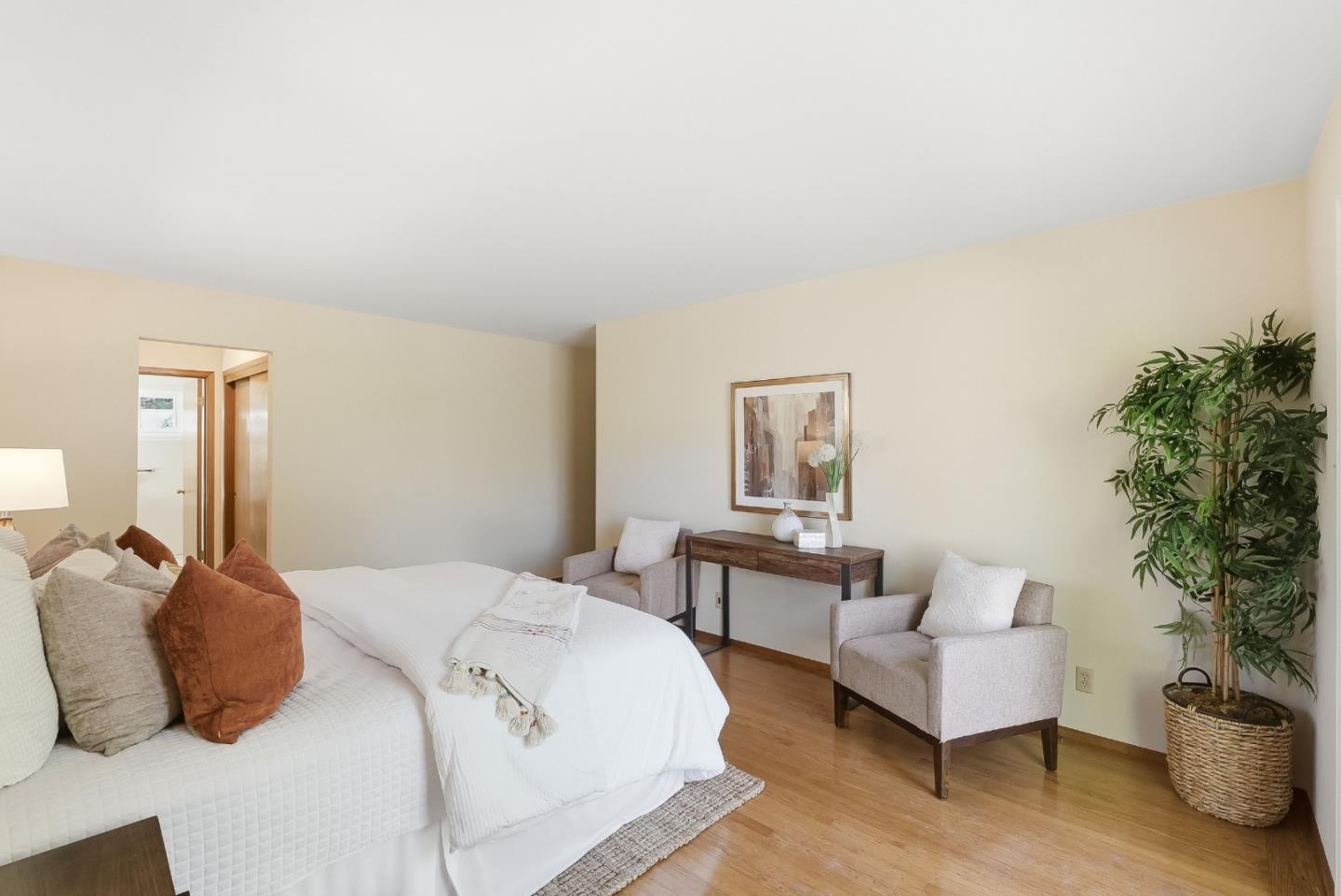 255 East Oakwood Boulevard