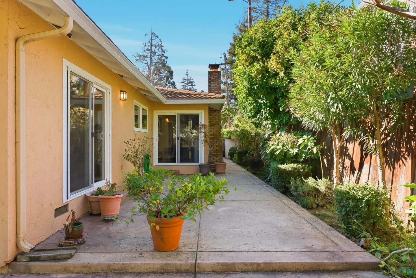 255 East Oakwood Boulevard