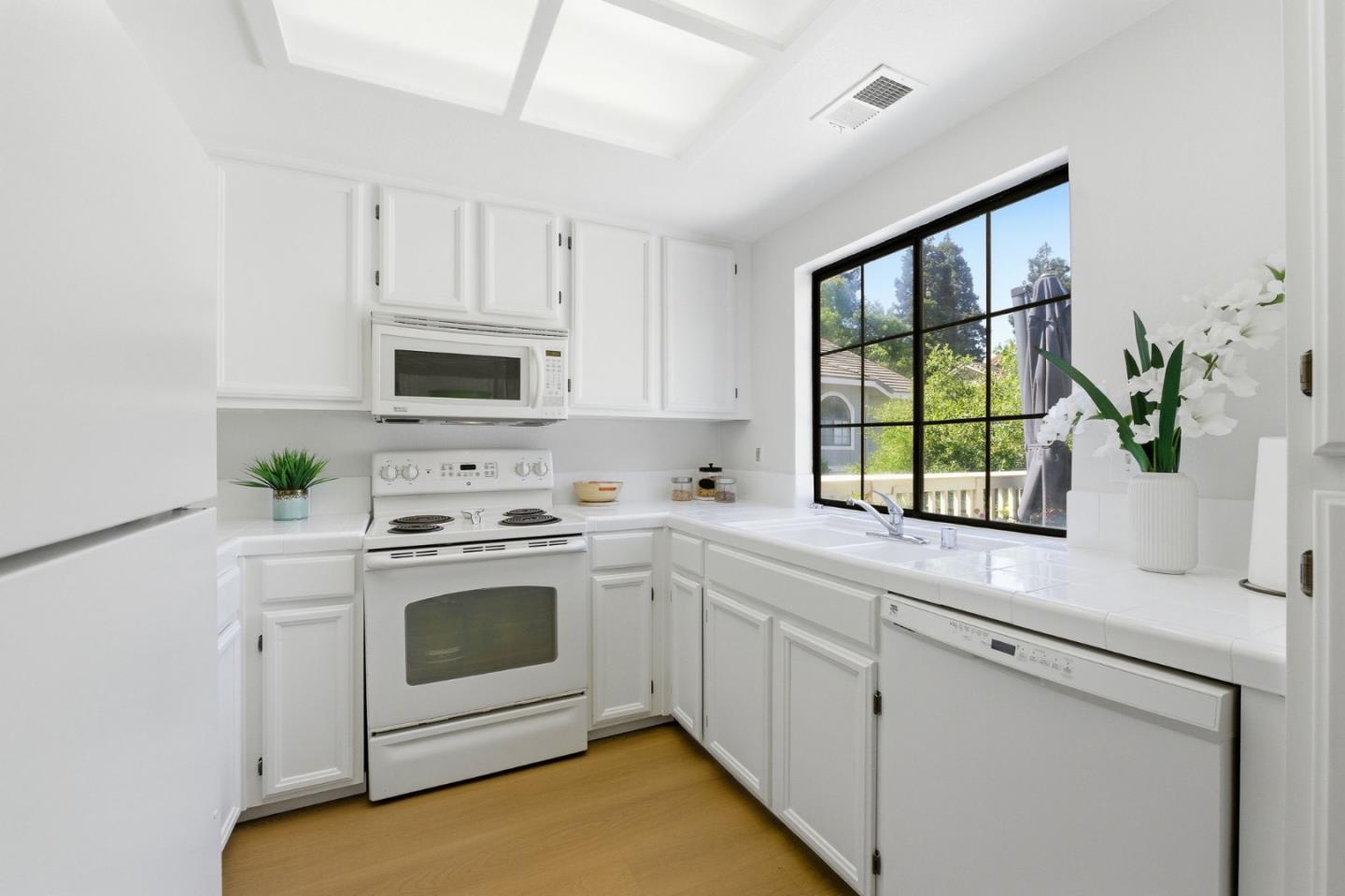 2845 Buena Knoll Court