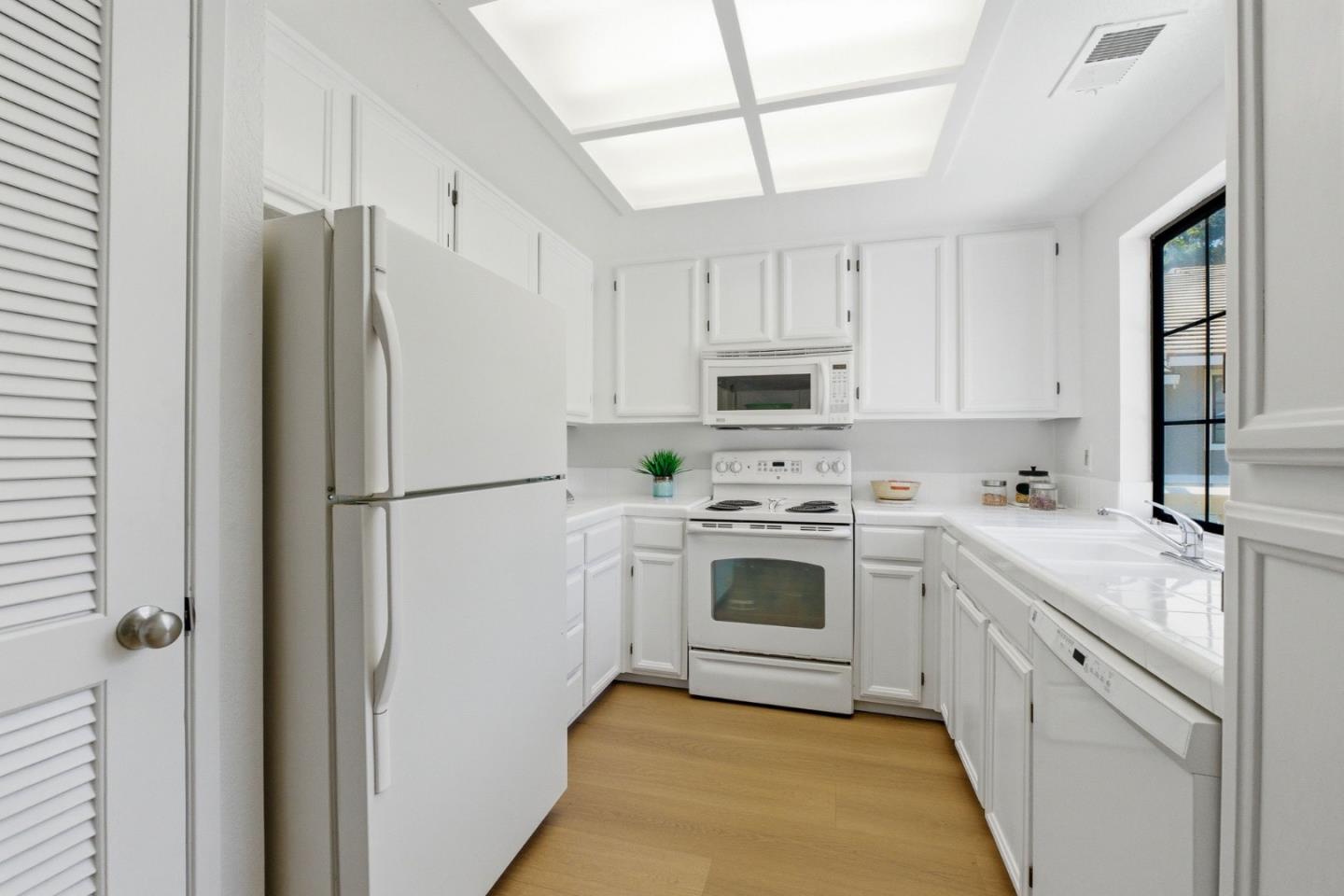 2845 Buena Knoll Court