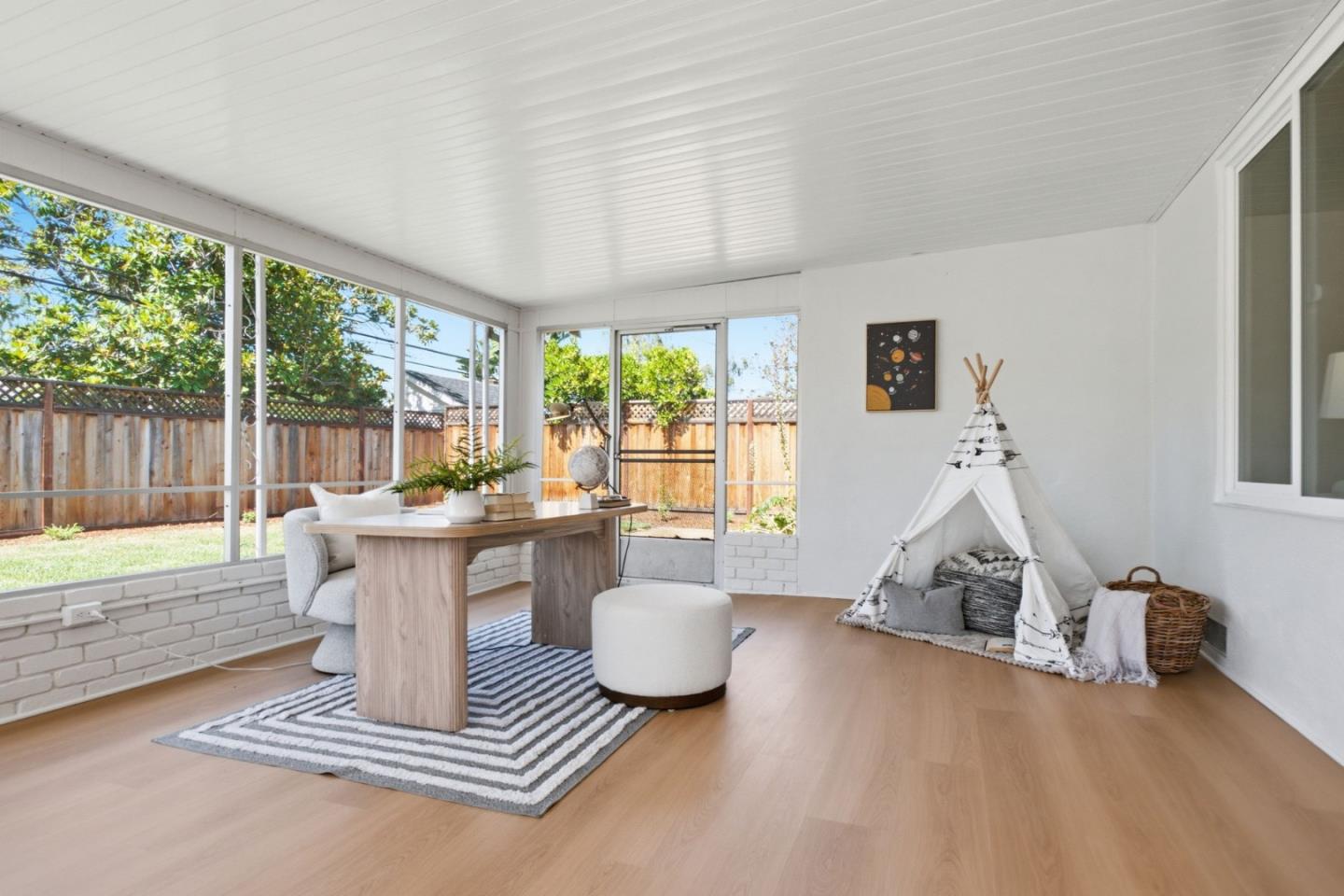 1543 Arbutus Drive