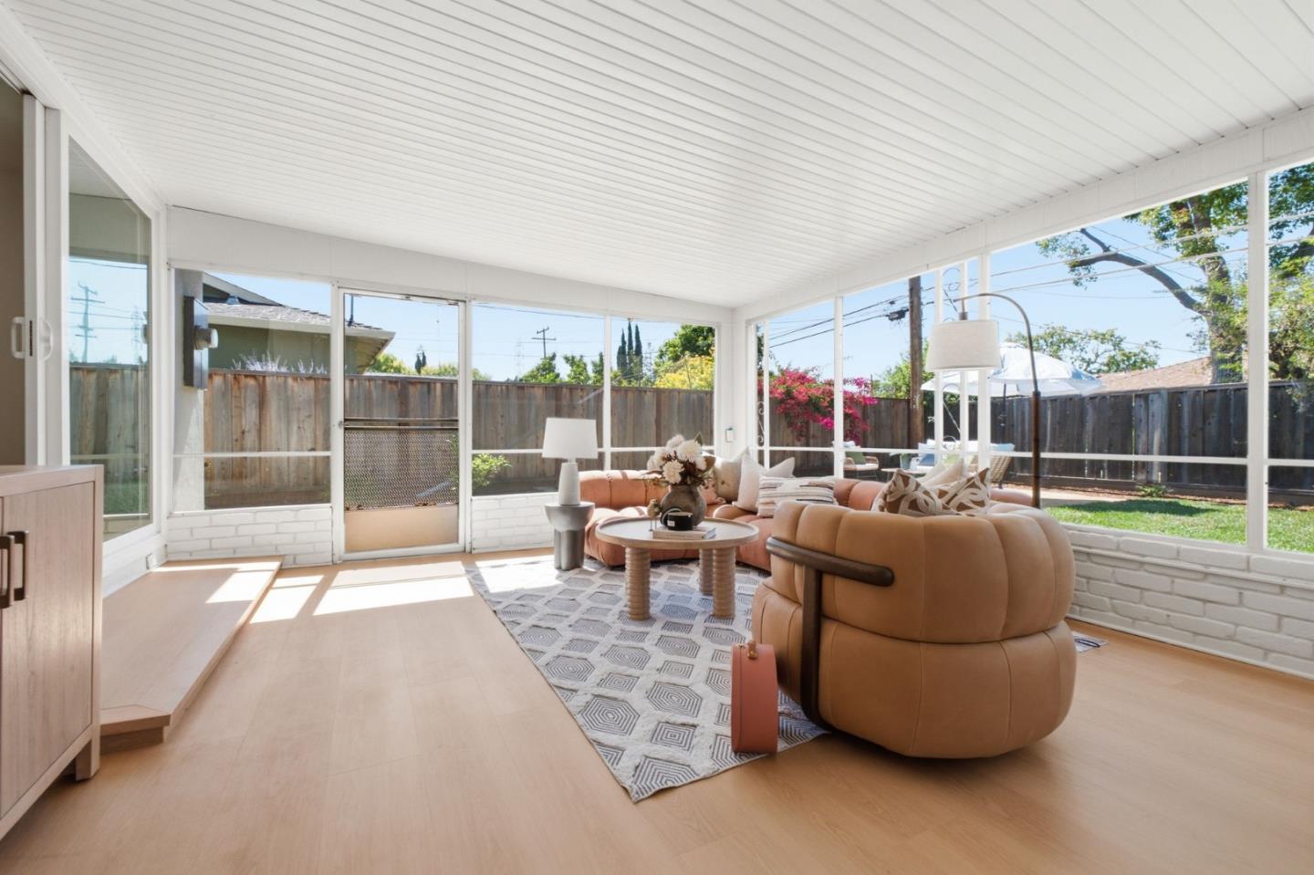 1543 Arbutus Drive