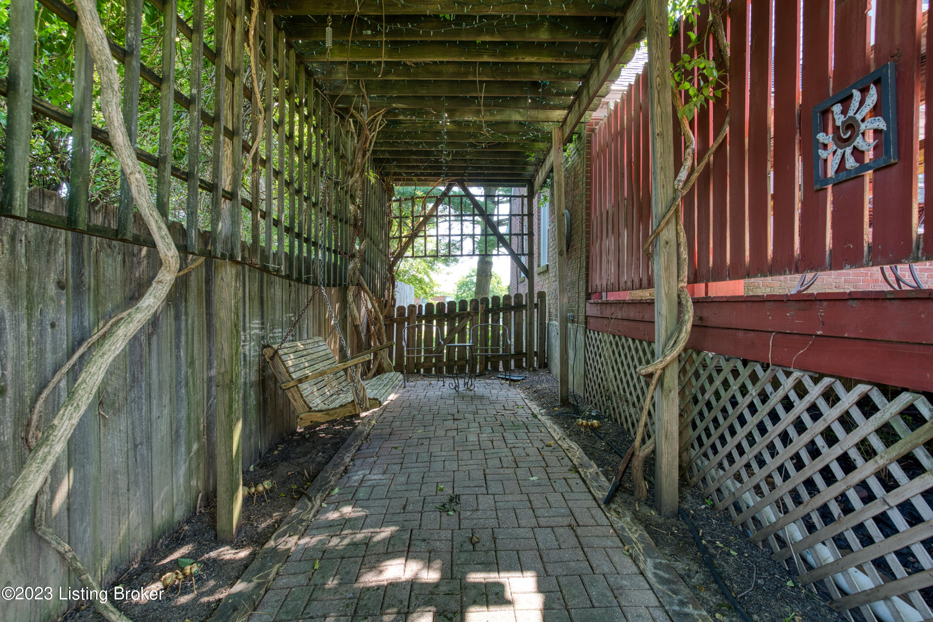 416 Scarsdale Rd