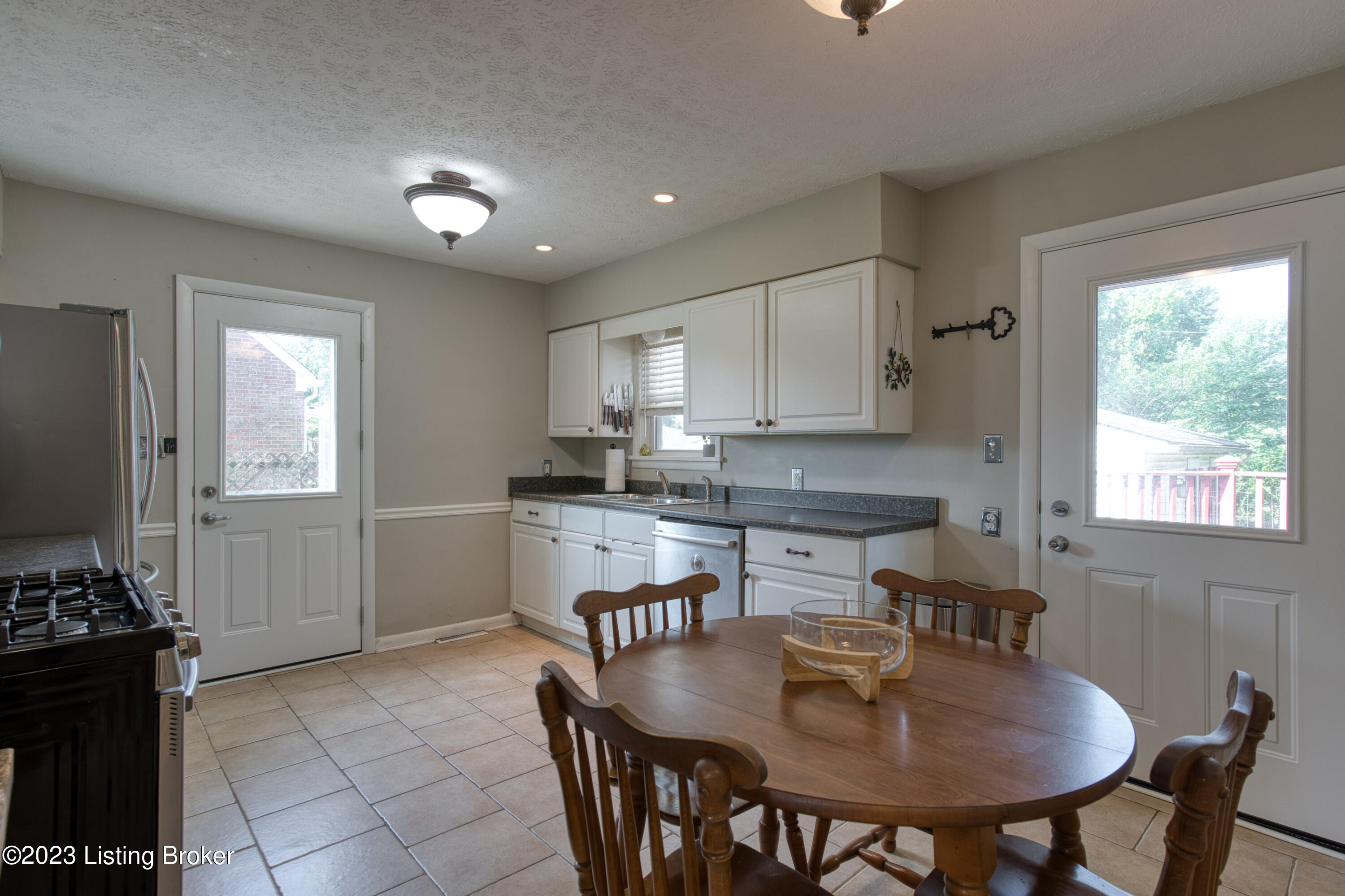 416 Scarsdale Rd