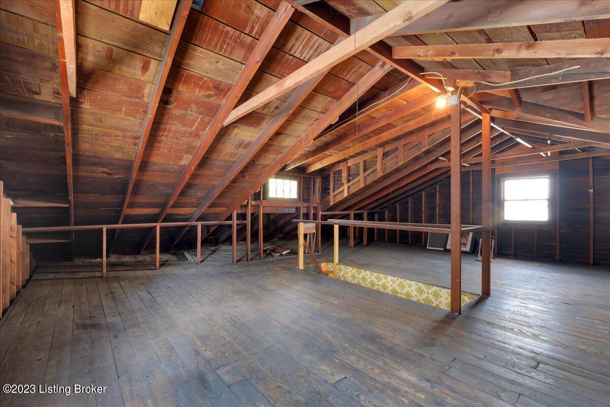 1120 Barret Ave