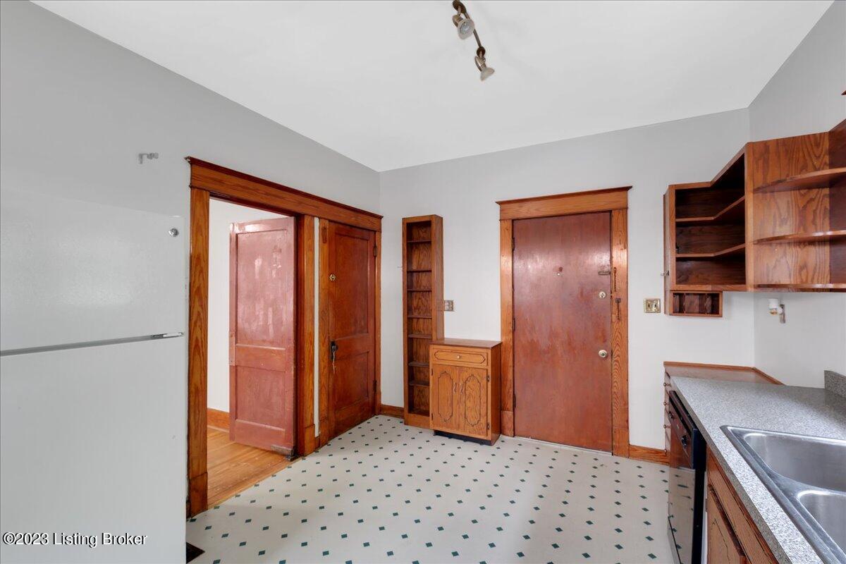 1120 Barret Ave