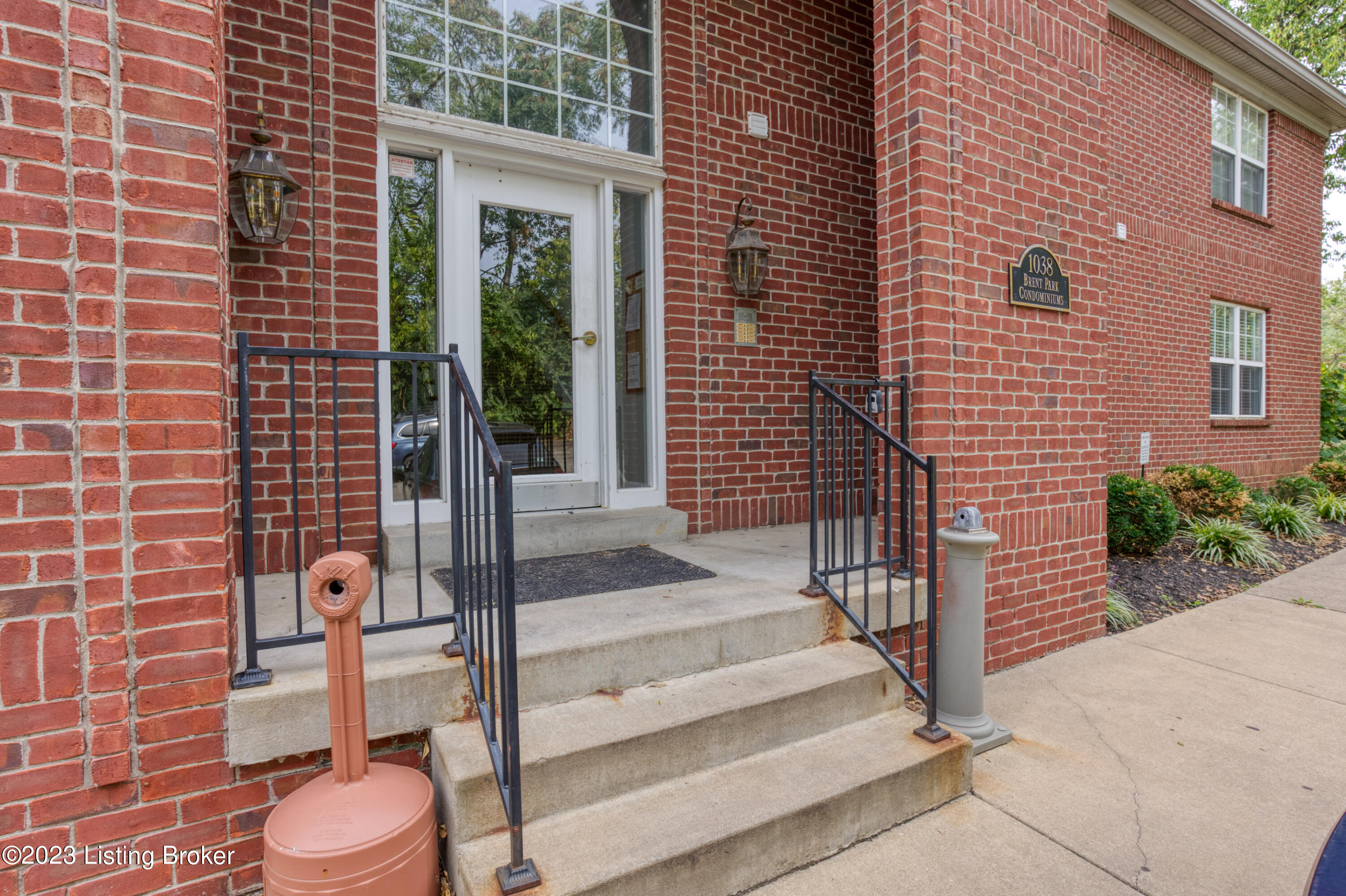 1038 Brent St, 102
