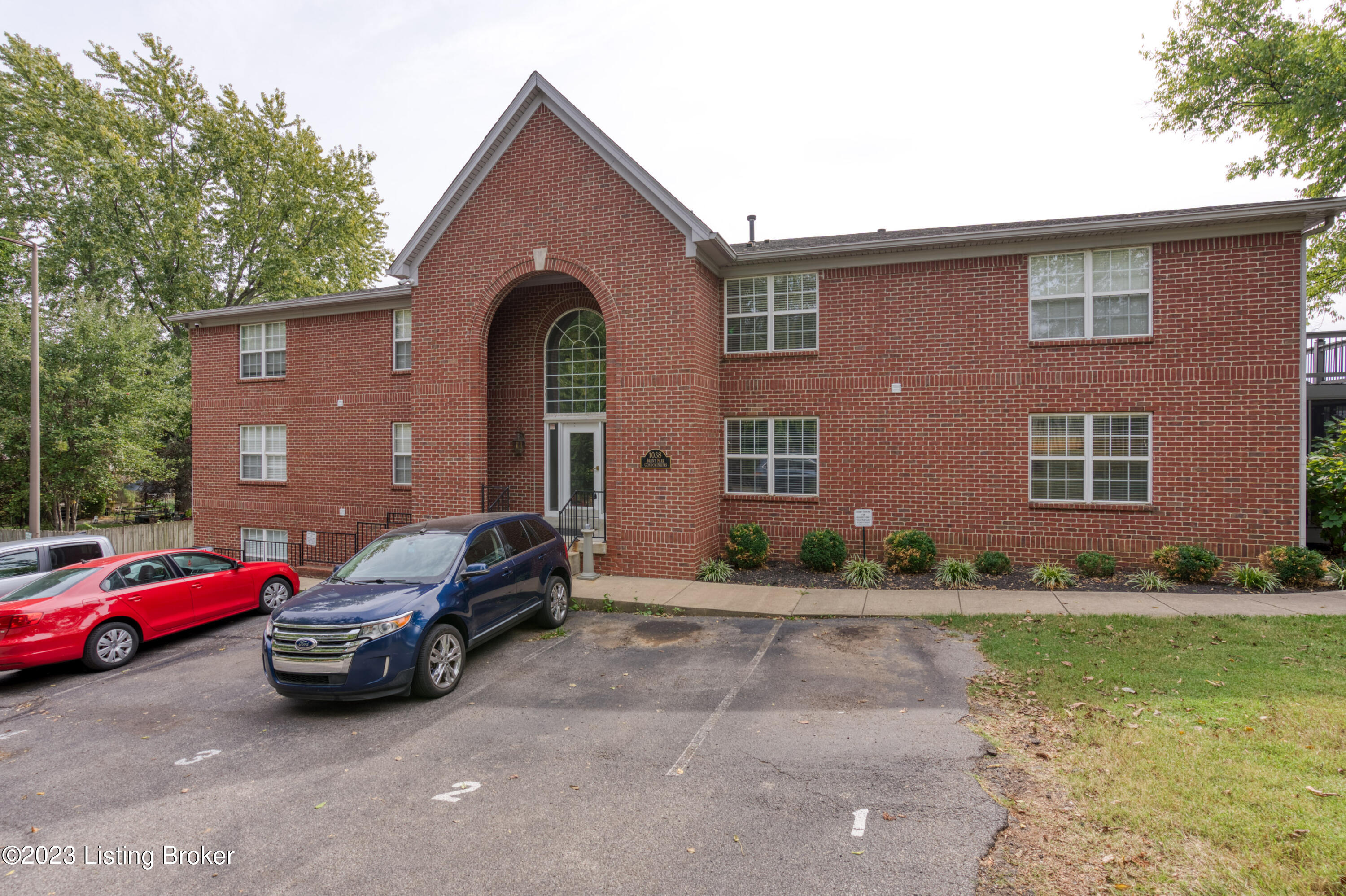 1038 Brent St, 102