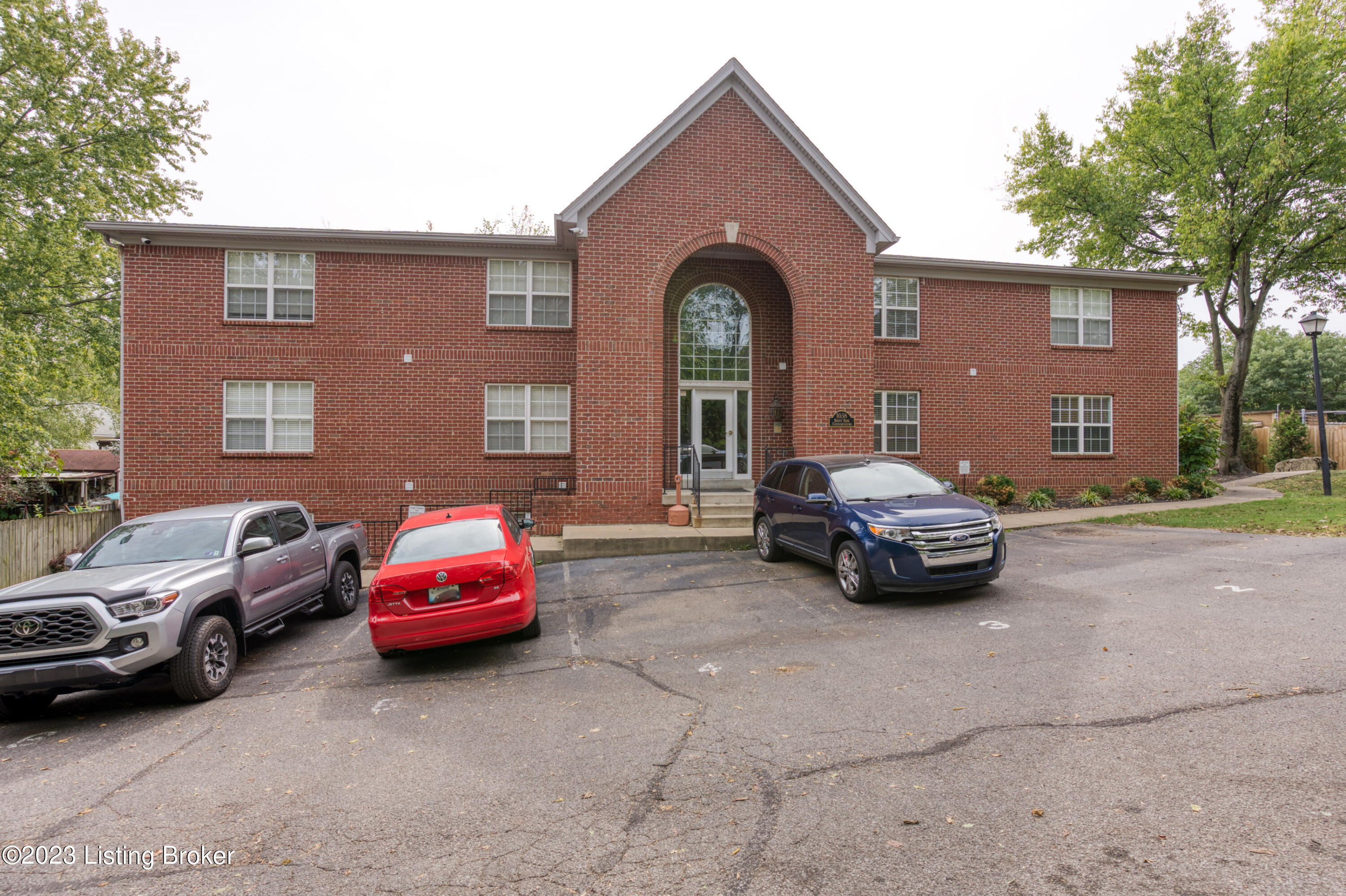 1038 Brent St, 102