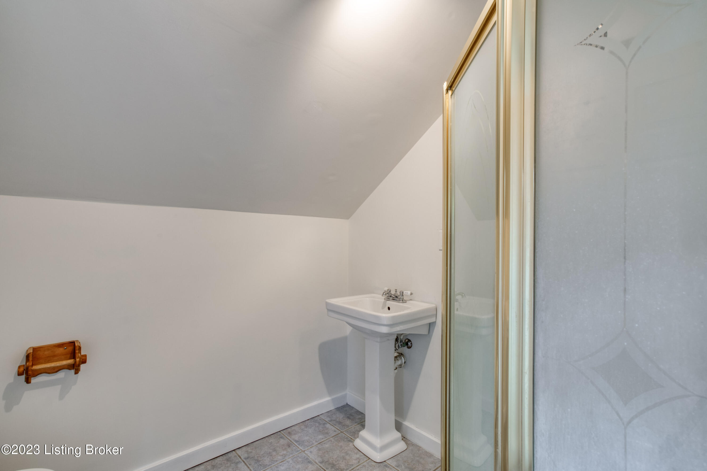 943 Eastern Pkwy
