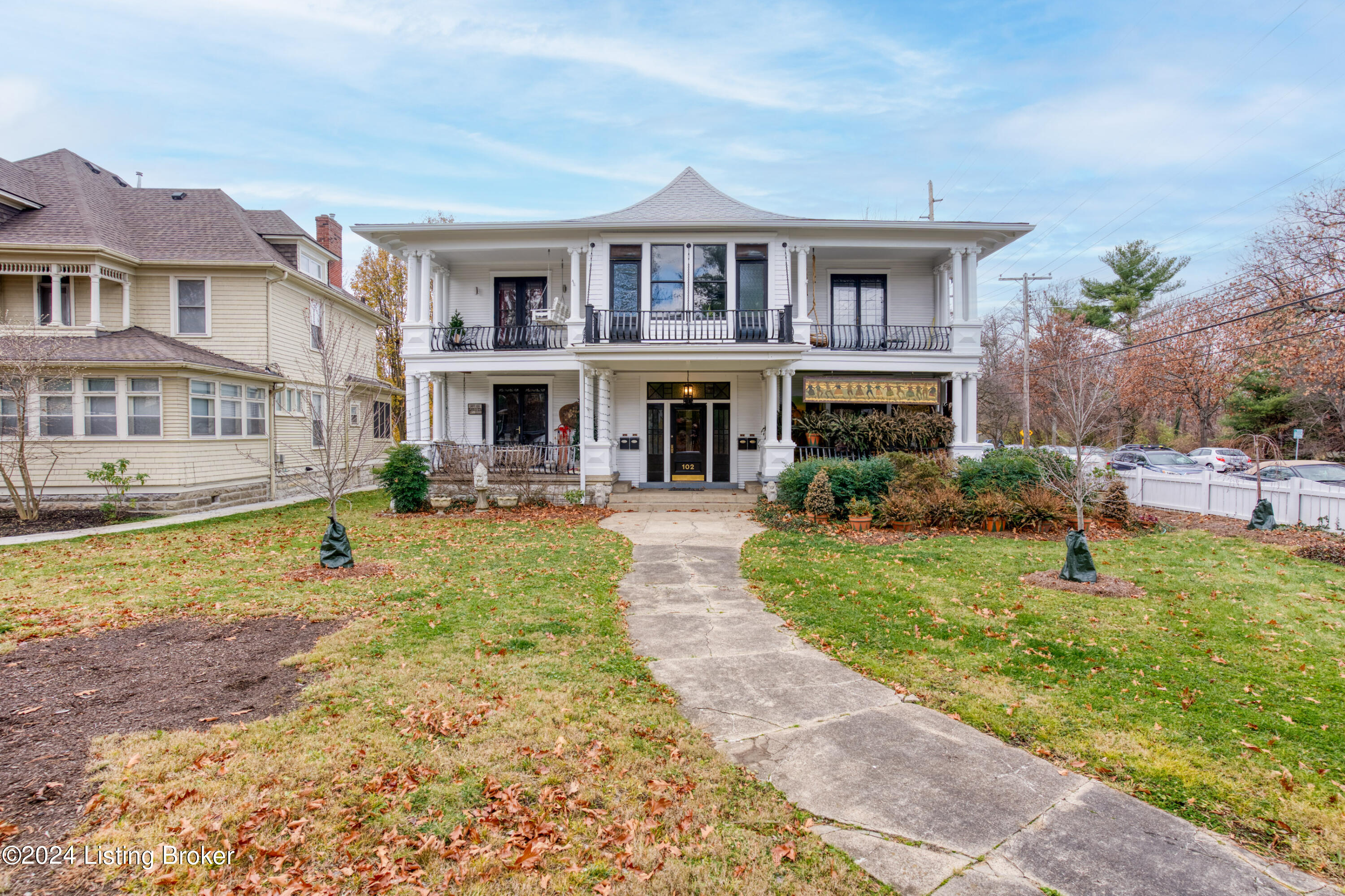 102 Crescent Ct, 4