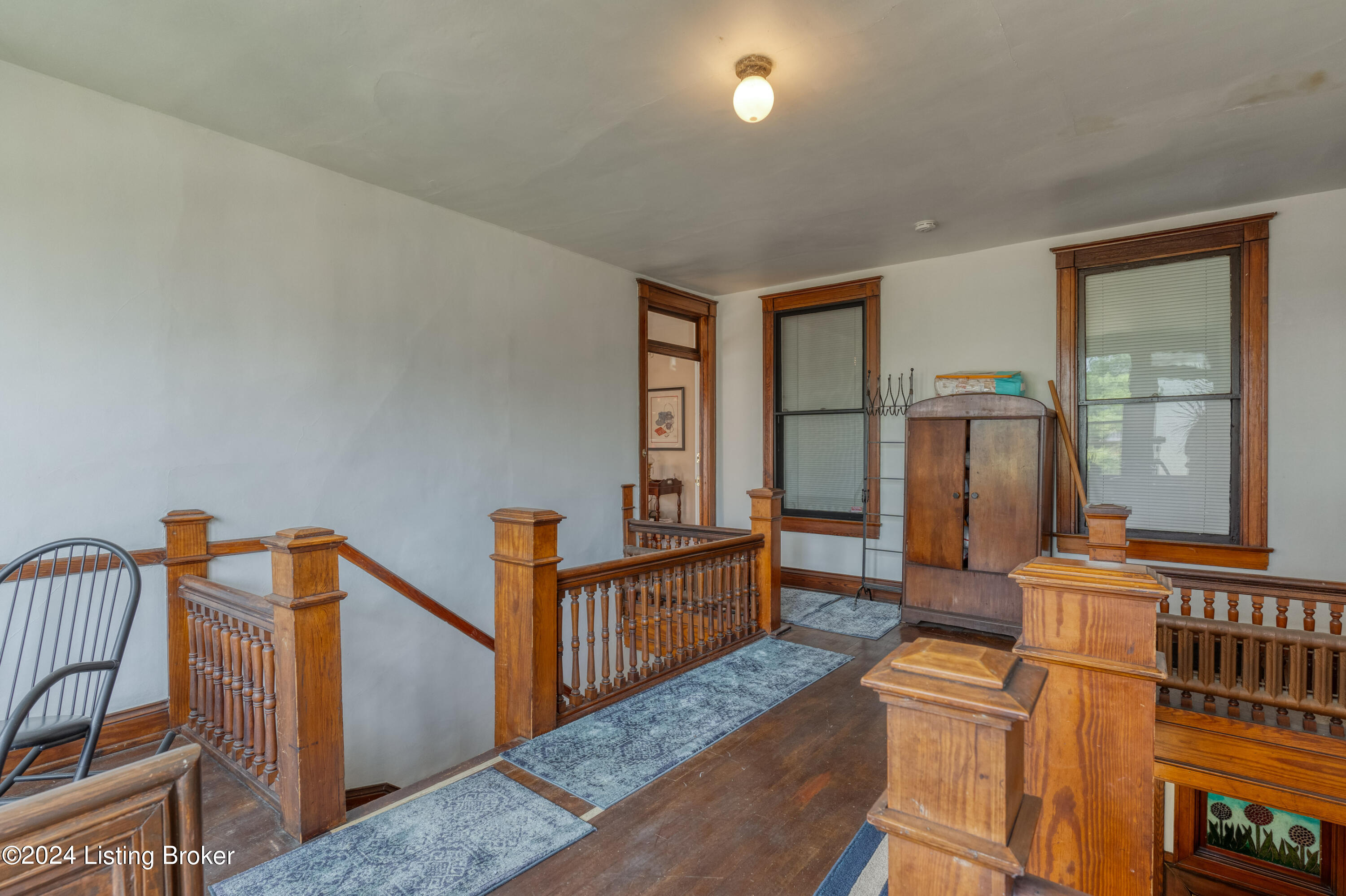 102 Crescent Ct, 4