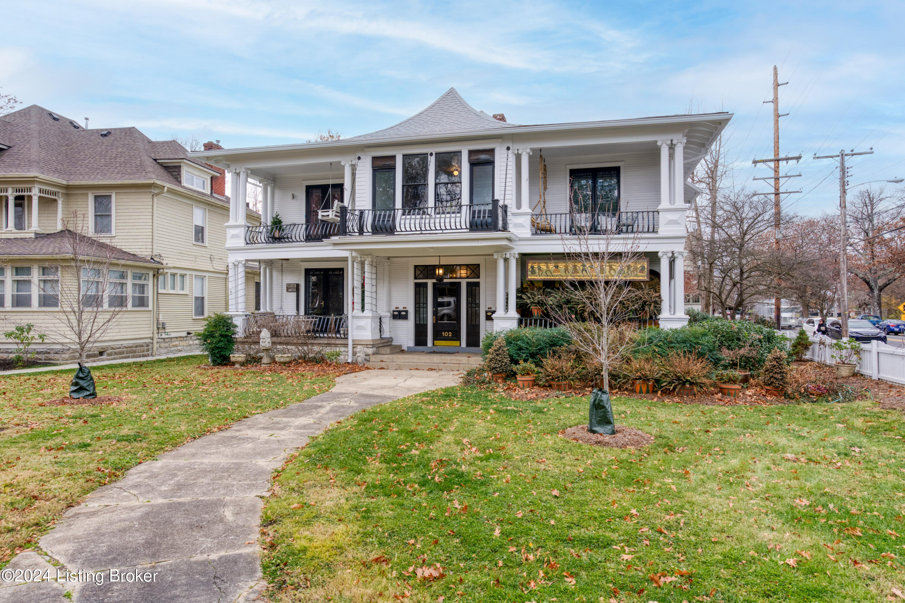 102 Crescent Ct, 4