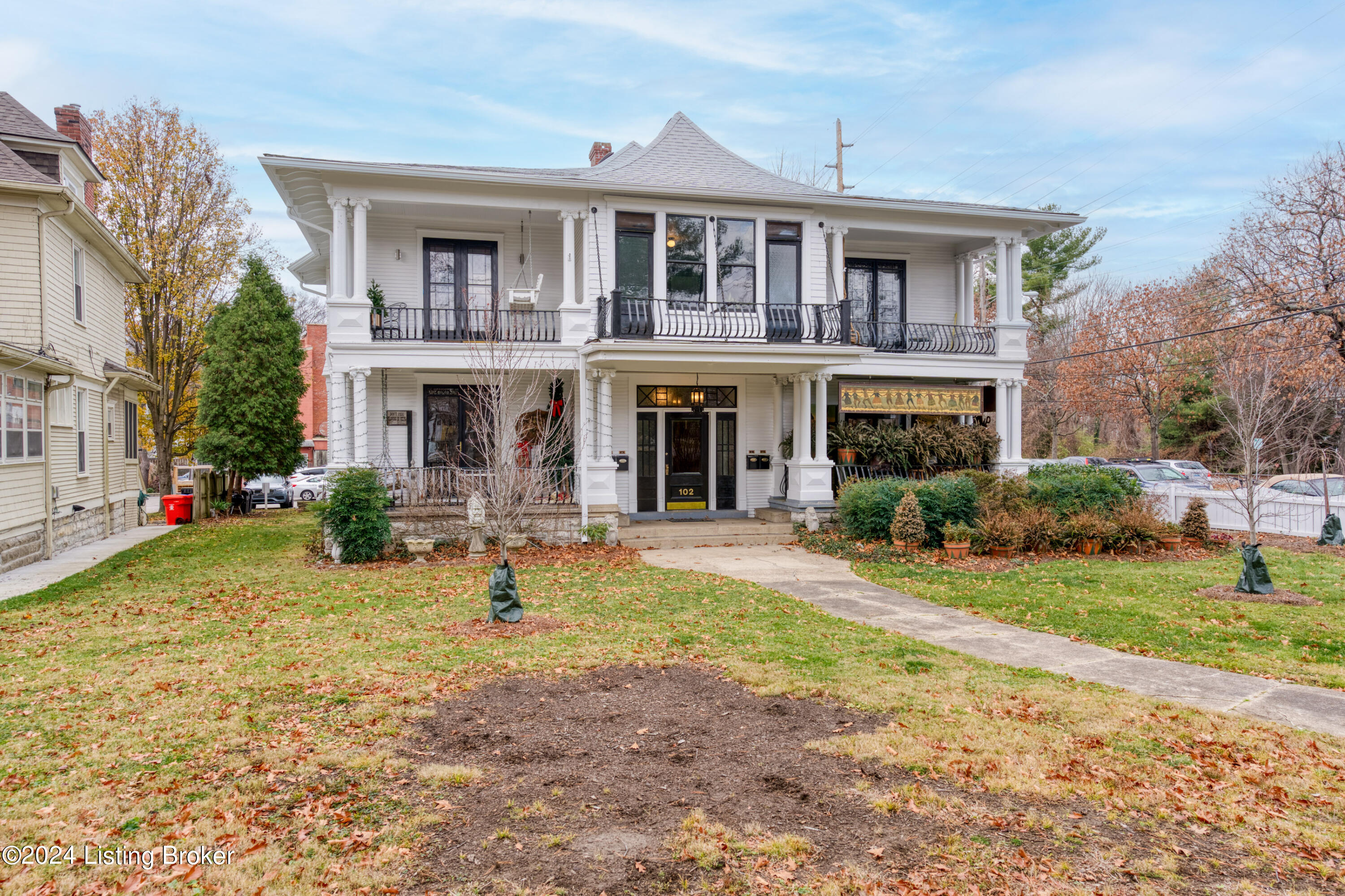 102 Crescent Ct, 4
