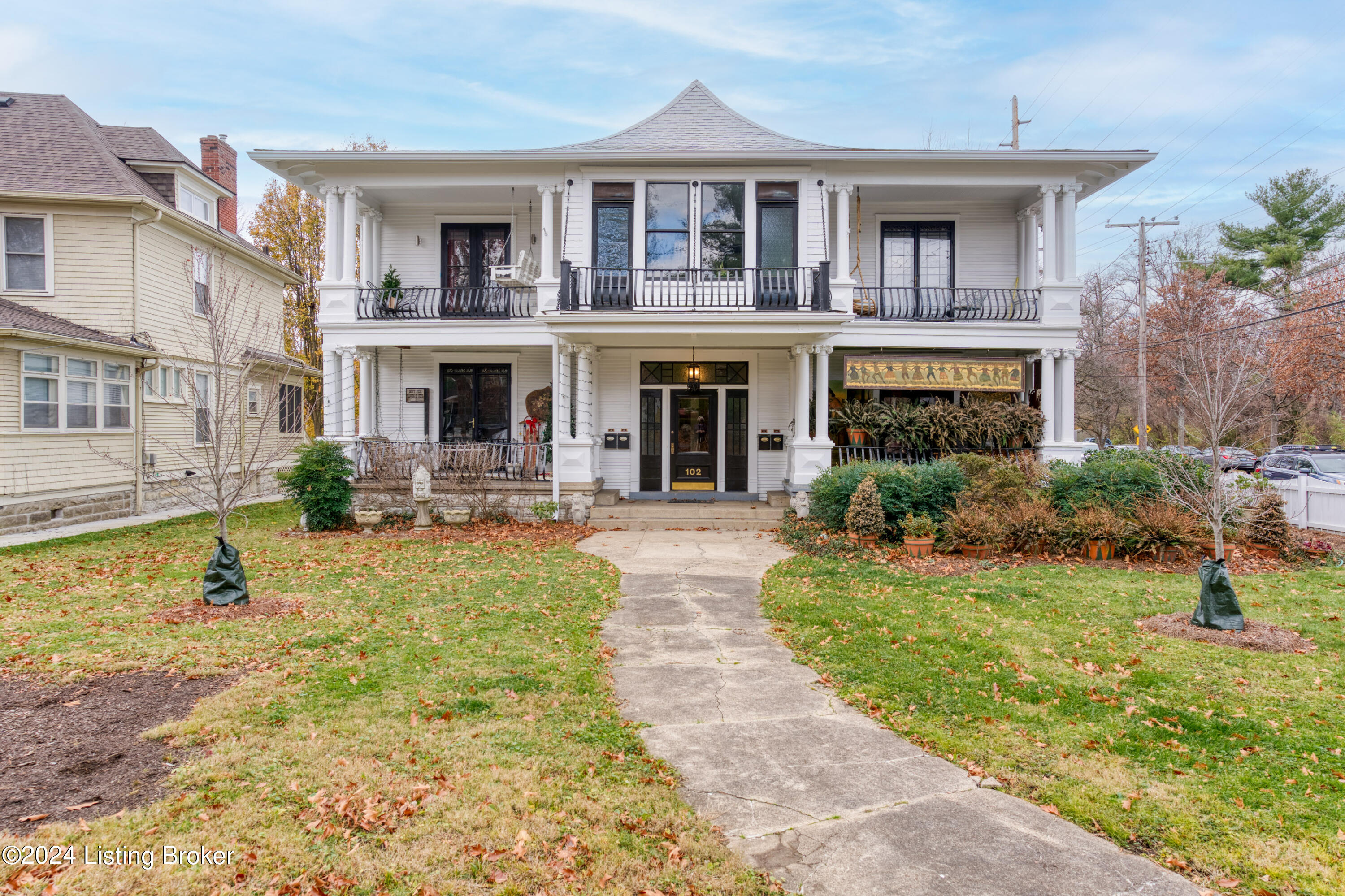 102 Crescent Ct, 4