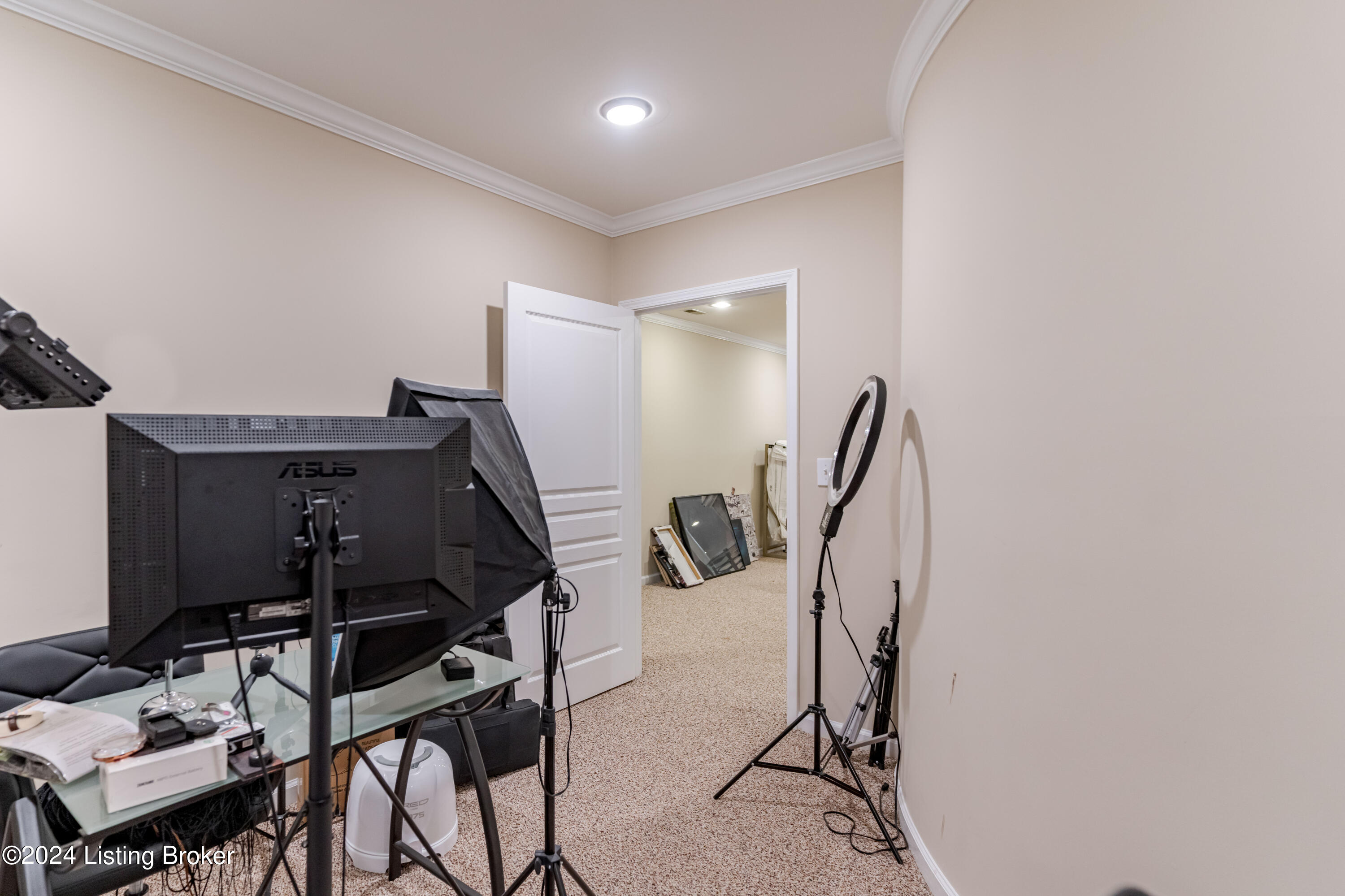 2606 Alia Cir