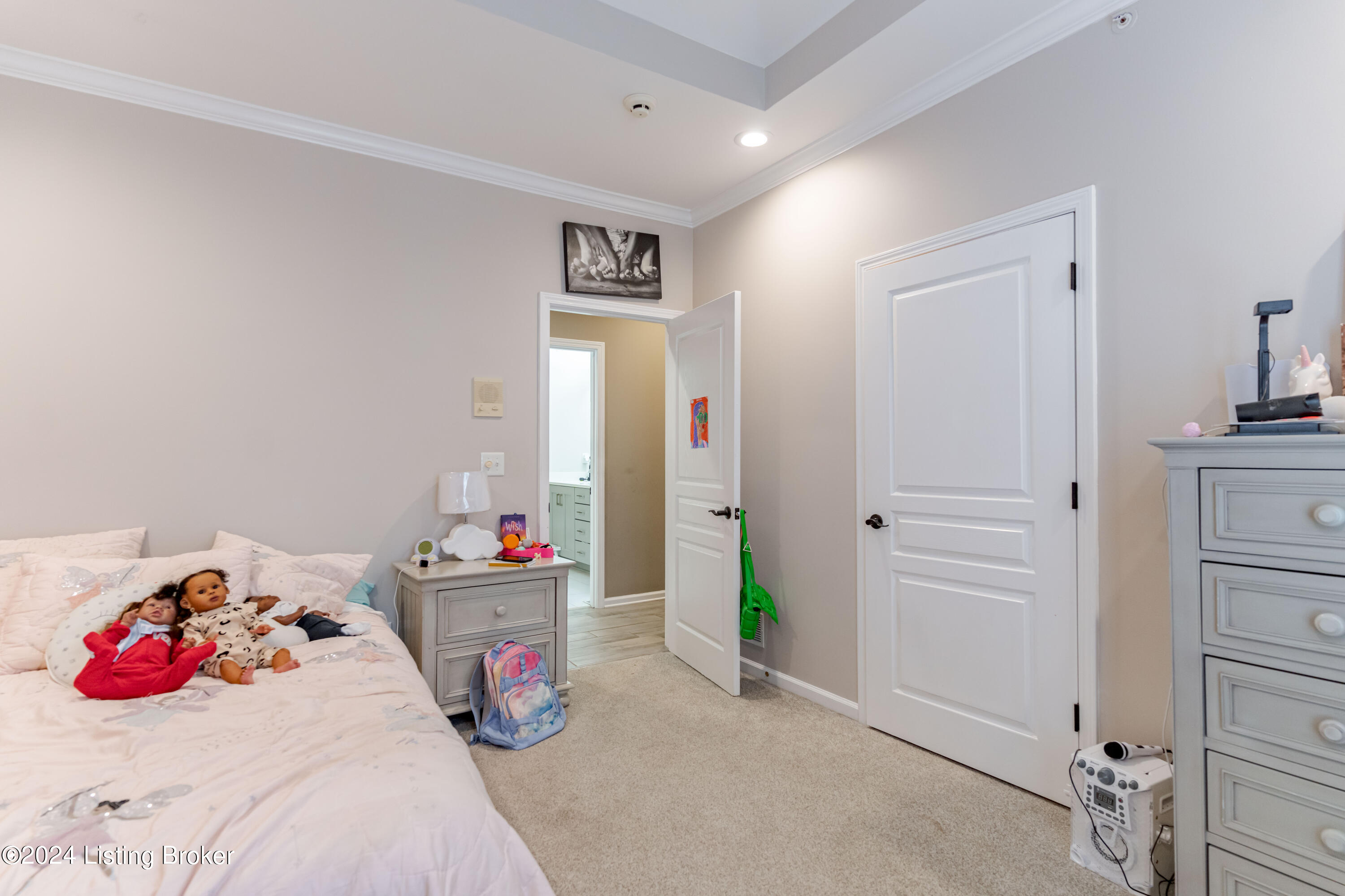 2606 Alia Cir