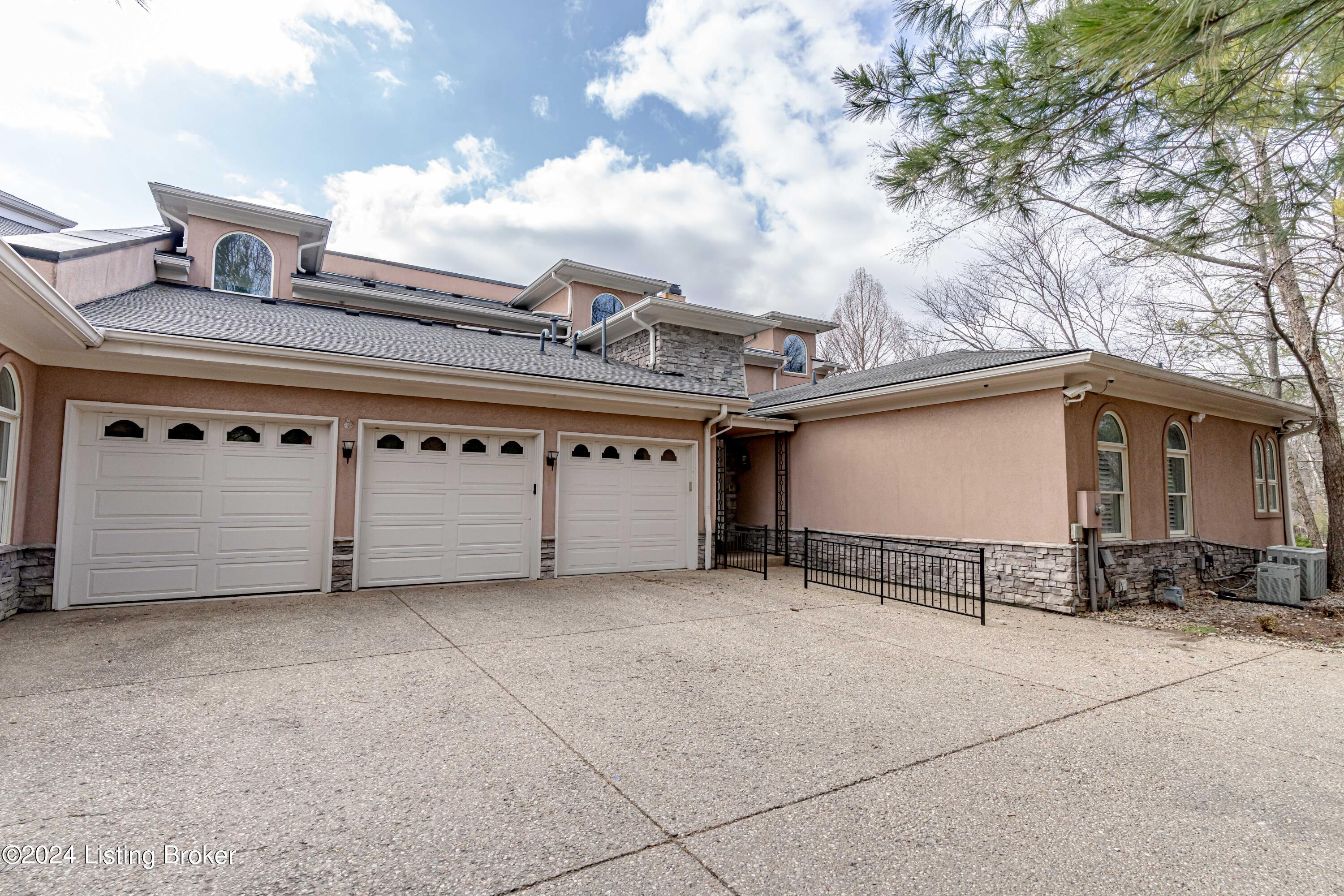2606 Alia Cir